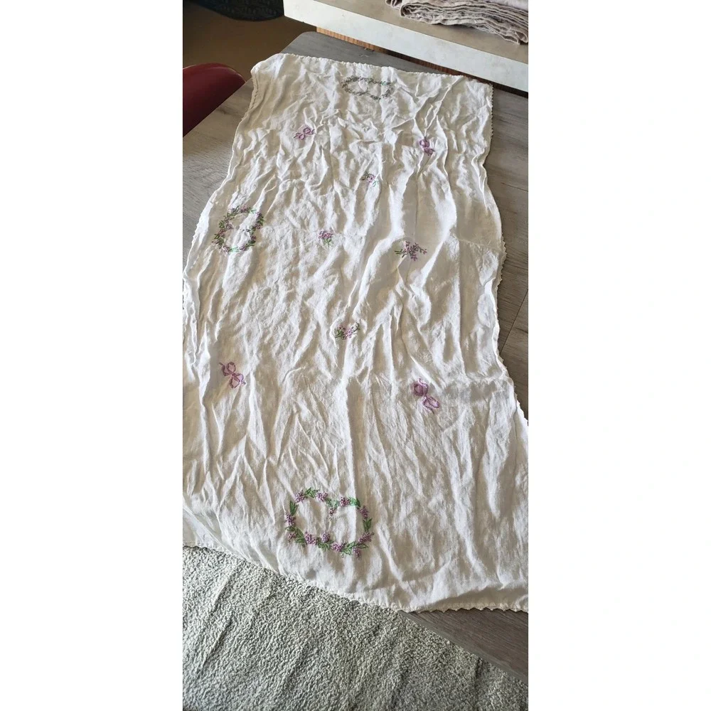 Vintage Hand Embroidered Floral Linen Tablecloth White Scalloped Lace Edge 34x37